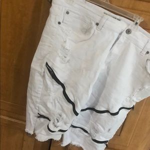White blaxk zipper shorts size 42